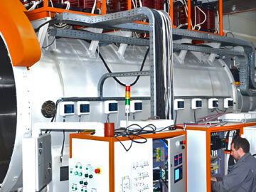 PV-900 - vacuum annealing furnace for titanium alloy parts at IAZ / Photo: © "Notes of Aircraft Builders"